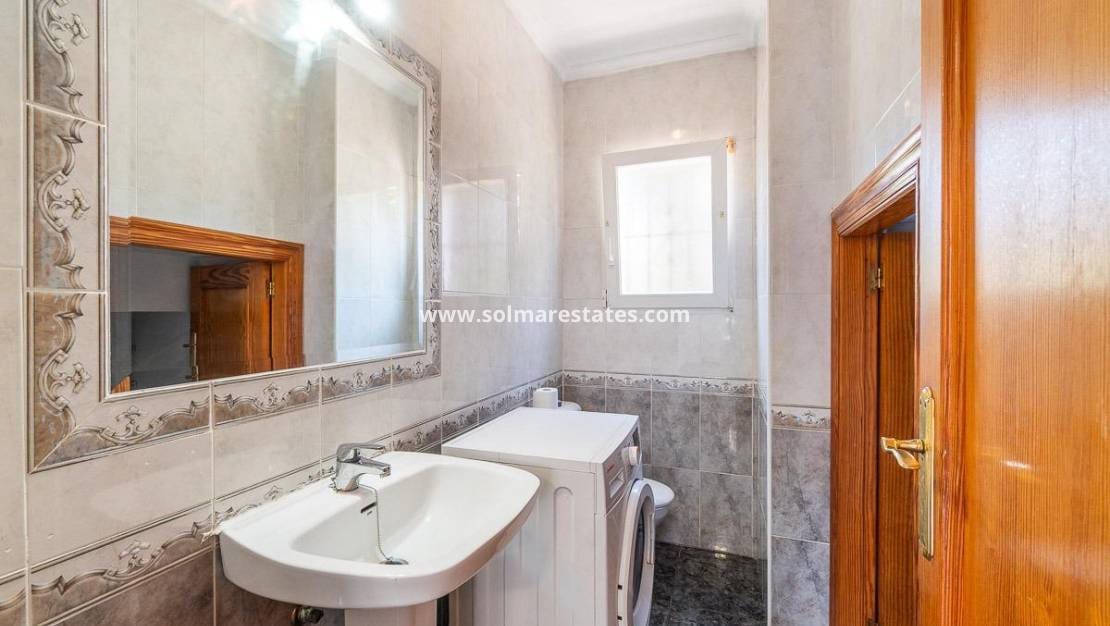 3 slaapkamer Halfvrijstaande villa te koop in Playa Flamenca met zwembad - € 297.000 (Ref: 9956329)