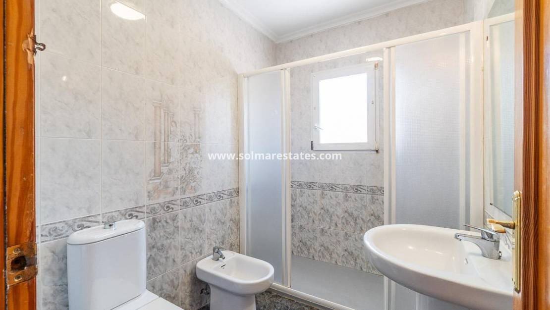 3 slaapkamer Halfvrijstaande villa te koop in Playa Flamenca met zwembad - € 297.000 (Ref: 9956329)