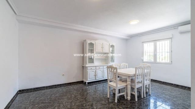 3 slaapkamer Halfvrijstaande villa te koop in Playa Flamenca, Orihuela met zwembad - € 297.000 (Ref: 9956329)