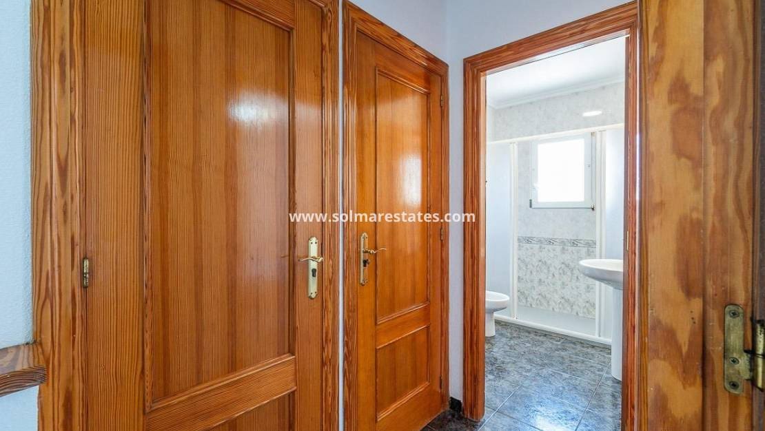 3 slaapkamer Halfvrijstaande villa te koop in Playa Flamenca met zwembad - € 297.000 (Ref: 9956329)