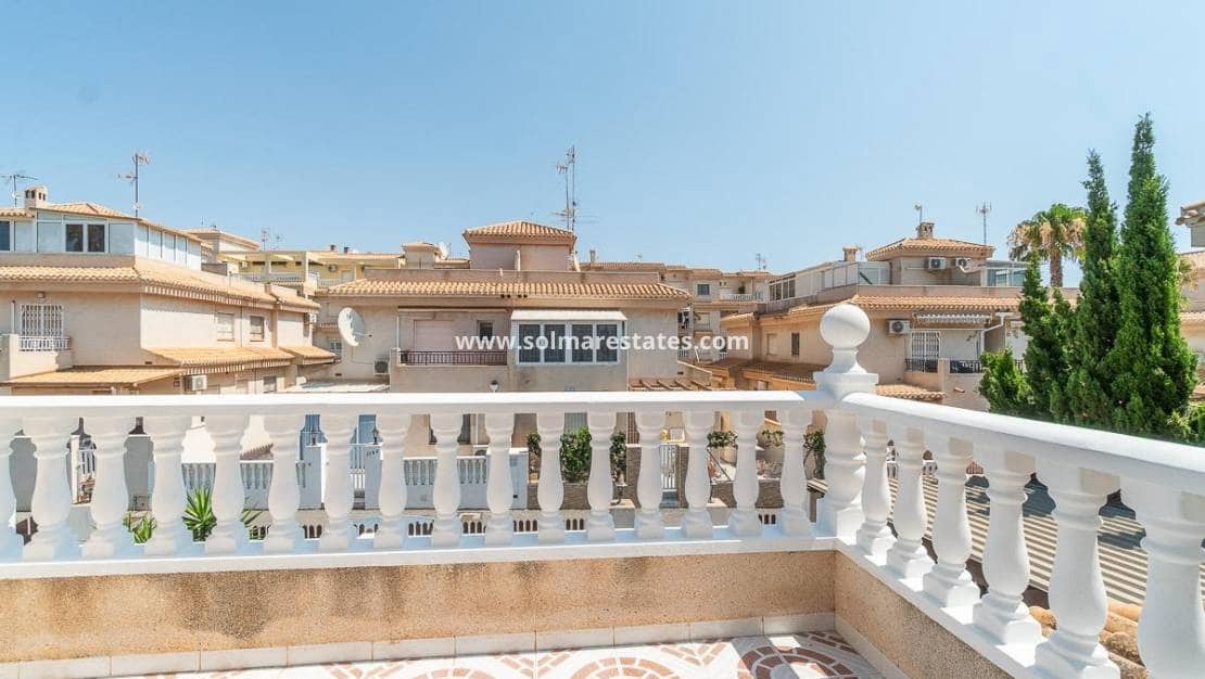 3 slaapkamer Halfvrijstaande villa te koop in Playa Flamenca met zwembad - € 297.000 (Ref: 9956329)