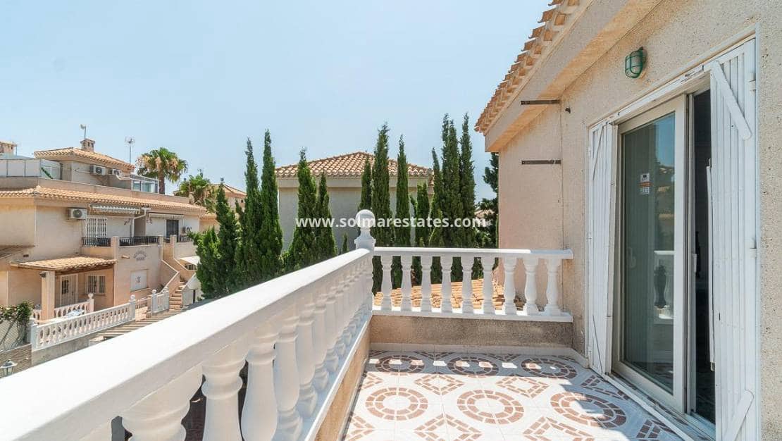 3 slaapkamer Halfvrijstaande villa te koop in Playa Flamenca met zwembad - € 297.000 (Ref: 9956329)
