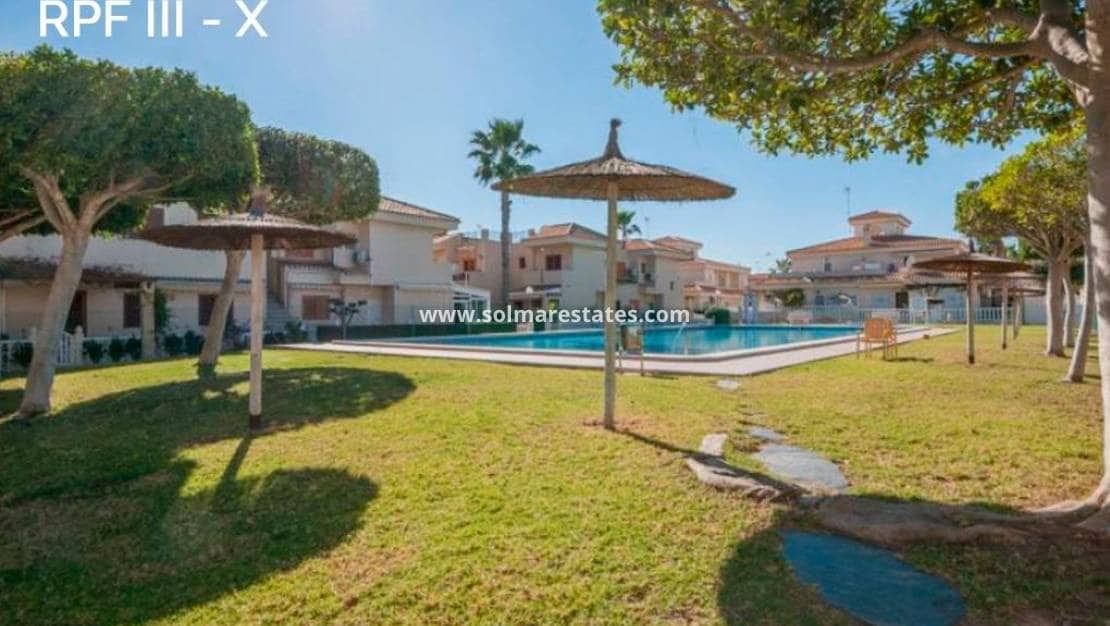 3 slaapkamer Halfvrijstaande villa te koop in Playa Flamenca met zwembad - € 297.000 (Ref: 9956329)