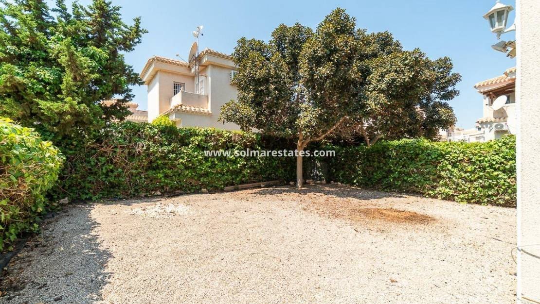 3 slaapkamer Halfvrijstaande villa te koop in Playa Flamenca met zwembad - € 297.000 (Ref: 9956329)
