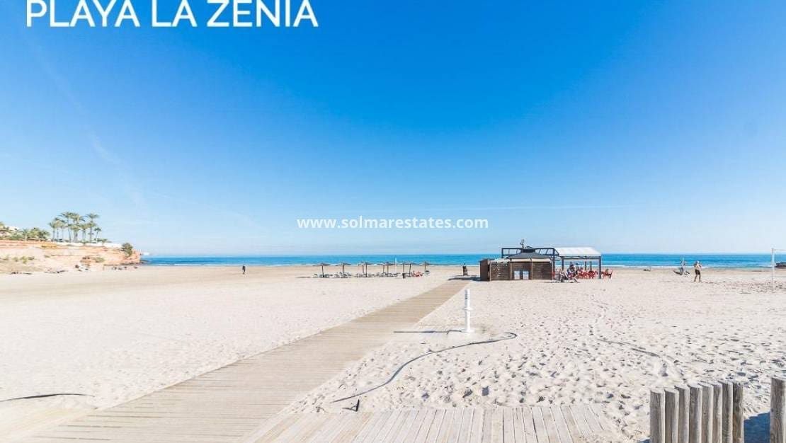 3 bedroom Semi-detached Villa for sale in Playa Flamenca with pool - € 297,000 (Ref: 9956329)