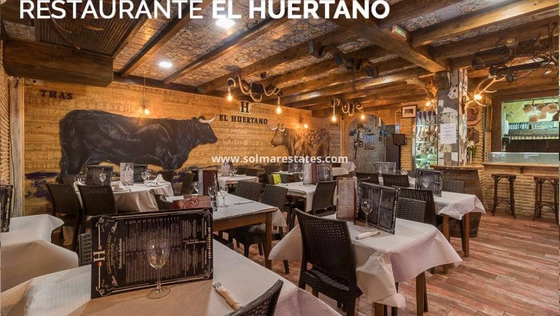 3 bedroom Semi-detached Villa for sale in Playa Flamenca with pool - € 297,000 (Ref: 9956329)