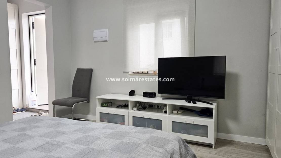 4 bedroom Villa for sale in Lo Pepin with pool - € 460,000 (Ref: 9968839)