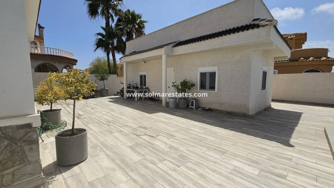 4 bedroom Villa for sale in Lo Pepin with pool - € 460,000 (Ref: 9968839)
