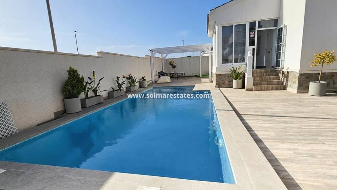 4 bedroom Villa for sale in Lo Pepin with pool - € 460,000 (Ref: 9968839)