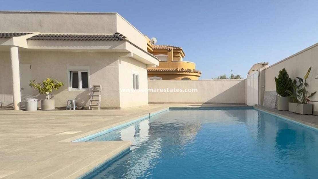 4 bedroom Villa for sale in Lo Pepin with pool - € 460,000 (Ref: 9968839)