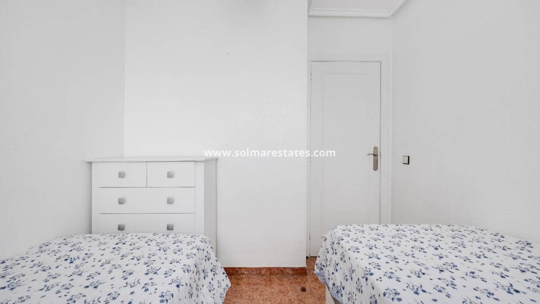 2 soveværelse Lejlighed til salg i Torrevieja med swimmingpool - € 149.969 (Ref: 9970855)