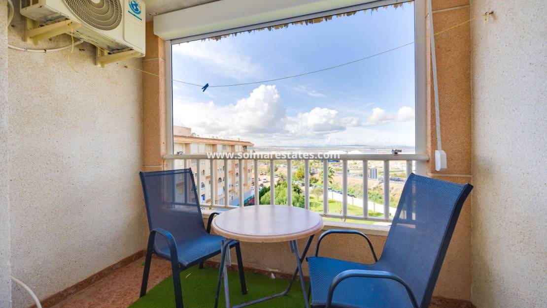 2 soveværelse Lejlighed til salg i Torrevieja med swimmingpool - € 149.969 (Ref: 9970855)
