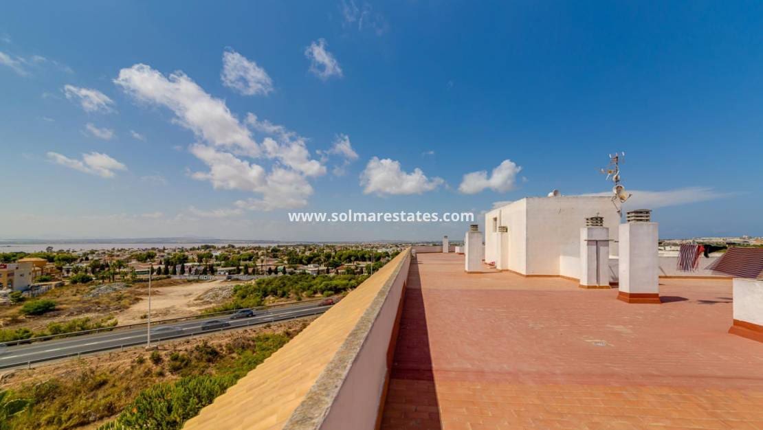 2 soveværelse Lejlighed til salg i Torrevieja med swimmingpool - € 149.969 (Ref: 9970855)