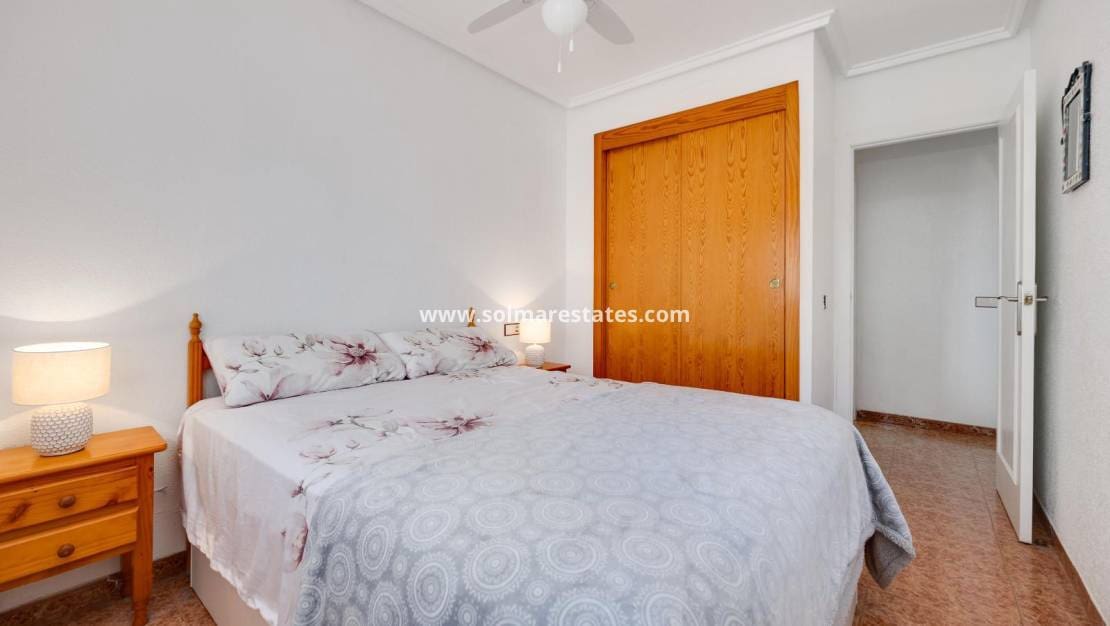 2 soveværelse Lejlighed til salg i Torrevieja med swimmingpool - € 149.969 (Ref: 9970855)