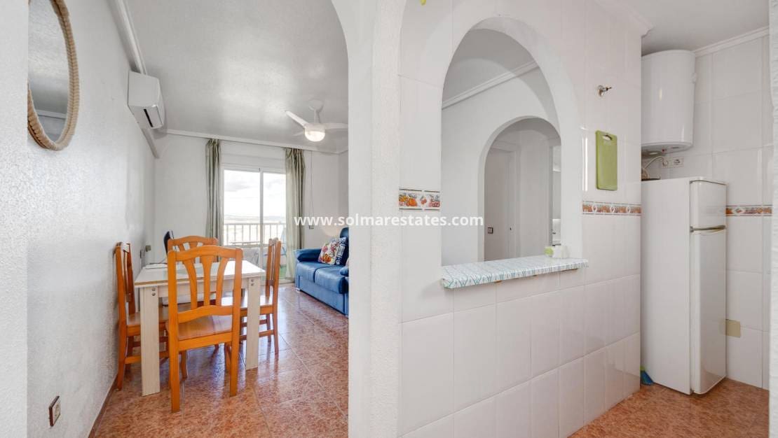 2 soveværelse Lejlighed til salg i Torrevieja med swimmingpool - € 149.969 (Ref: 9970855)