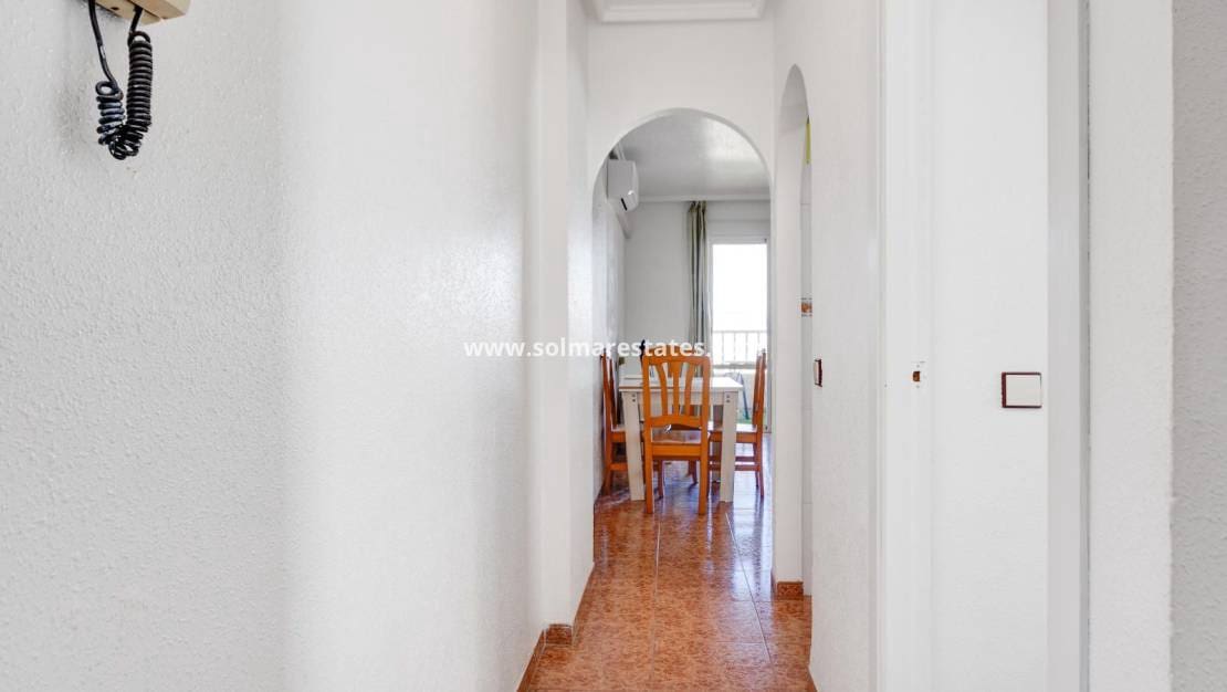 2 soveværelse Lejlighed til salg i Torrevieja med swimmingpool - € 149.969 (Ref: 9970855)