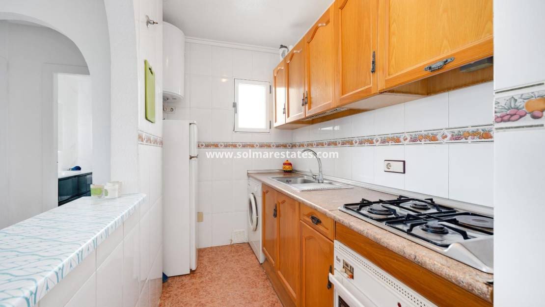 2 soveværelse Lejlighed til salg i Torrevieja med swimmingpool - € 149.969 (Ref: 9970855)