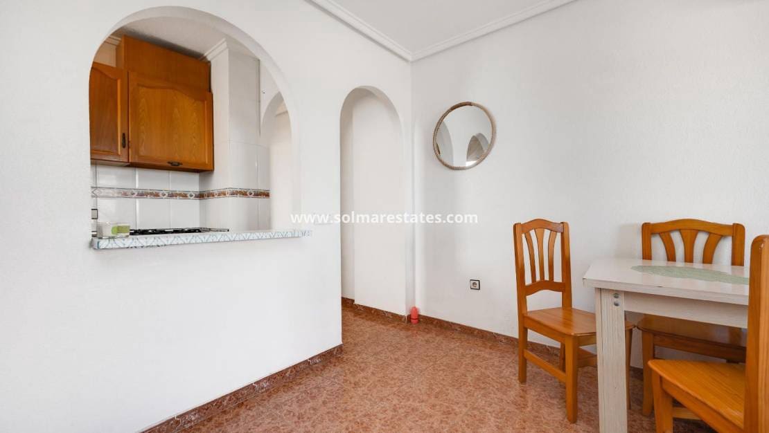 2 soveværelse Lejlighed til salg i Torrevieja med swimmingpool - € 149.969 (Ref: 9970855)