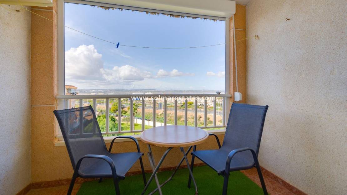 2 soveværelse Lejlighed til salg i Torrevieja med swimmingpool - € 149.969 (Ref: 9970855)