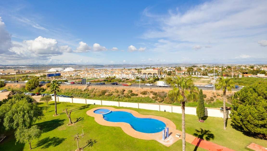 2 soveværelse Lejlighed til salg i Torrevieja med swimmingpool - € 149.969 (Ref: 9970855)