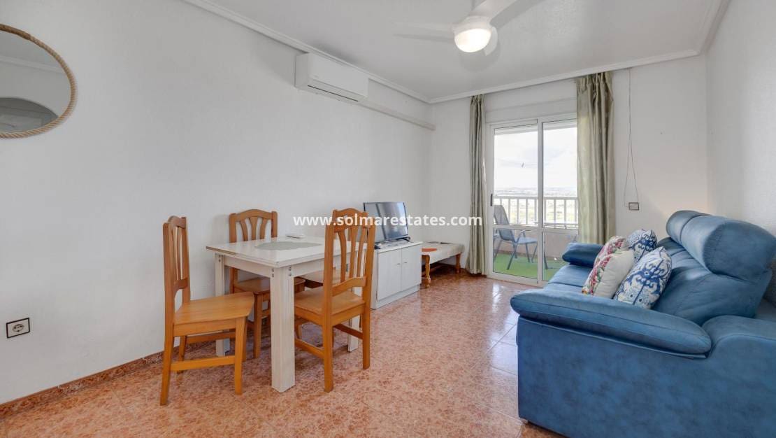 2 soveværelse Lejlighed til salg i Torrevieja med swimmingpool - € 149.969 (Ref: 9970855)
