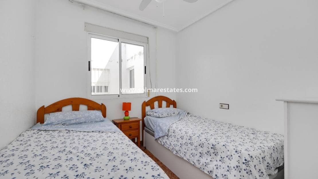 2 soveværelse Lejlighed til salg i Torrevieja med swimmingpool - € 149.969 (Ref: 9970855)
