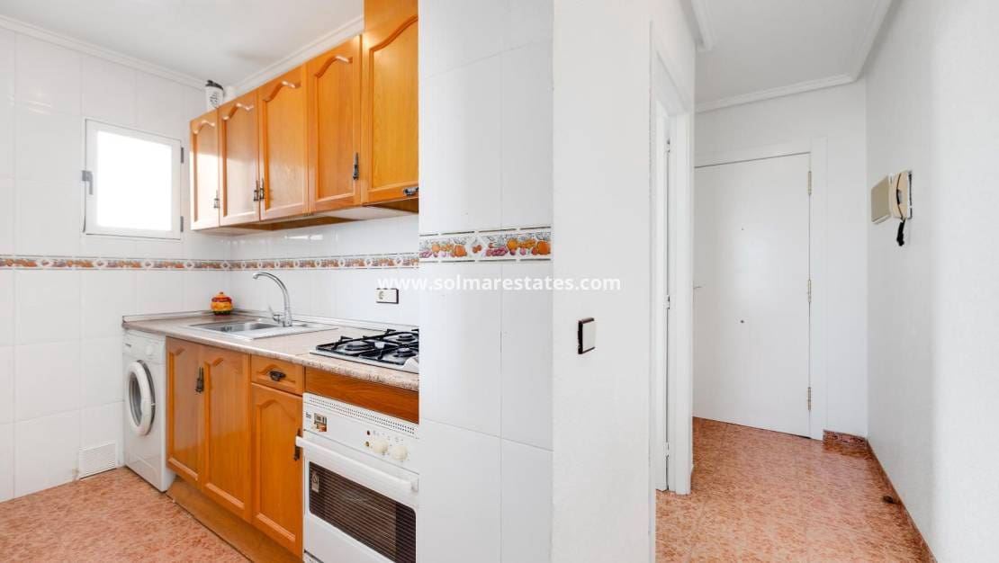 2 soveværelse Lejlighed til salg i Torrevieja med swimmingpool - € 149.969 (Ref: 9970855)