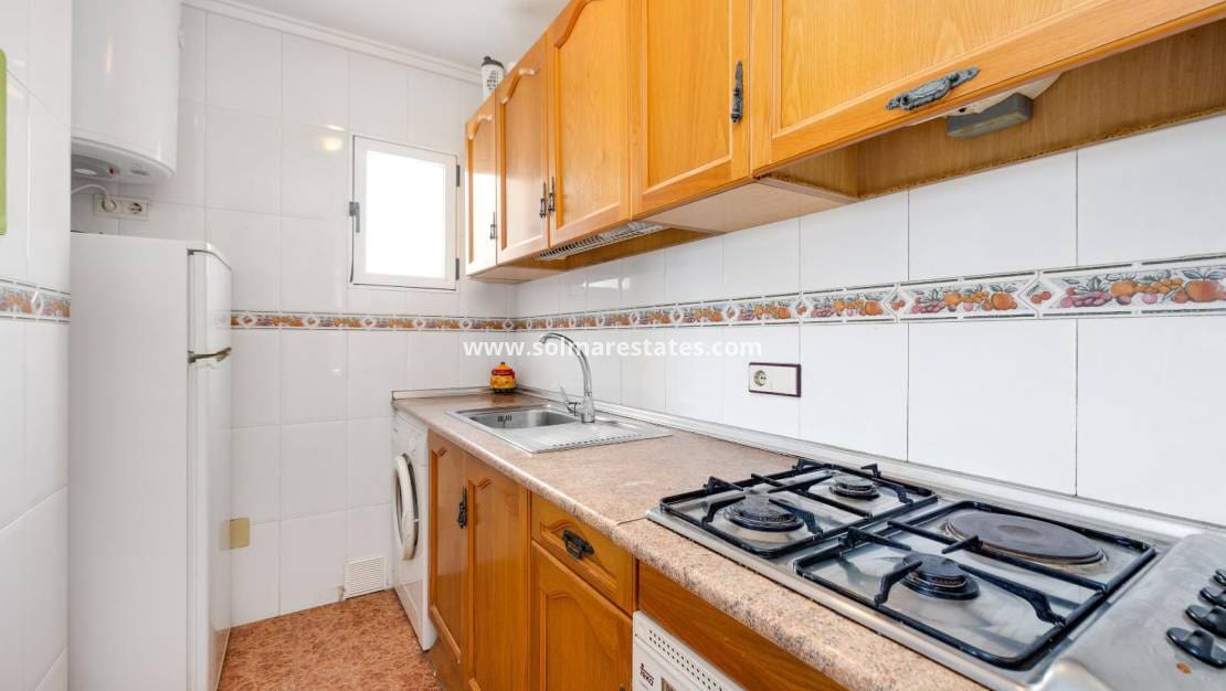 2 soveværelse Lejlighed til salg i Torrevieja med swimmingpool - € 149.969 (Ref: 9970855)
