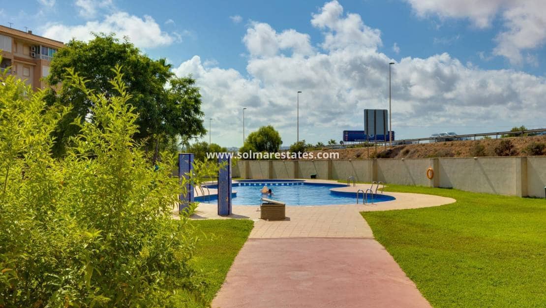 2 soveværelse Lejlighed til salg i Torrevieja med swimmingpool - € 149.969 (Ref: 9970855)