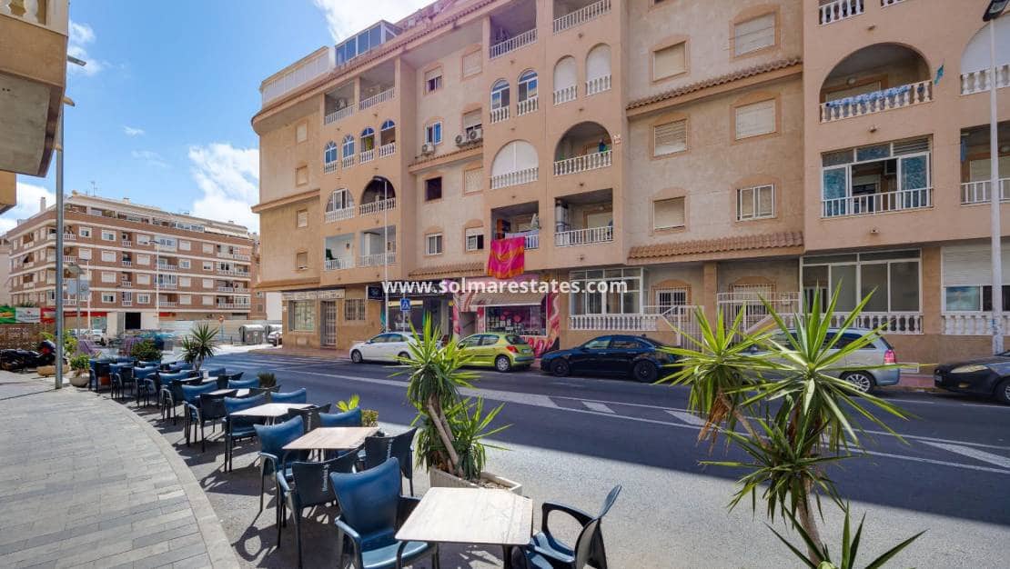 2 soveværelse Lejlighed til salg i Torrevieja med swimmingpool - € 149.969 (Ref: 9970855)