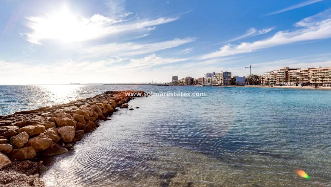 2 soveværelse Lejlighed til salg i Torrevieja med swimmingpool - € 149.969 (Ref: 9970855)