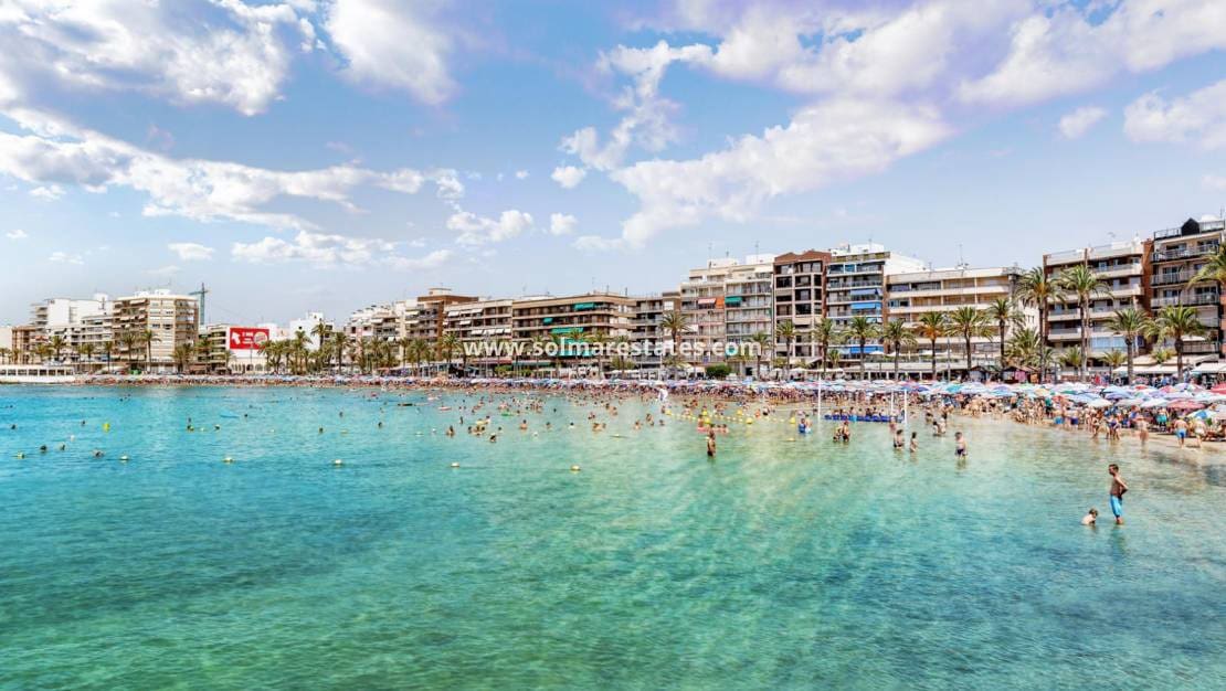 2 soveværelse Lejlighed til salg i Torrevieja med swimmingpool - € 149.969 (Ref: 9970855)