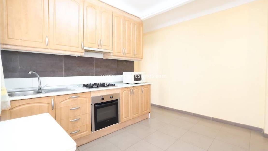 3 makuuhuone Huoneisto myytävänä paikassa Torrevieja - 148 500 € (Ref: 9970856)