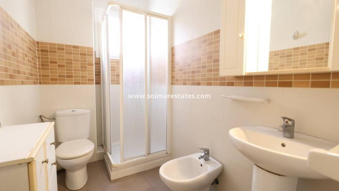 3 makuuhuone Huoneisto myytävänä paikassa Torrevieja - 148 500 € (Ref: 9970856)