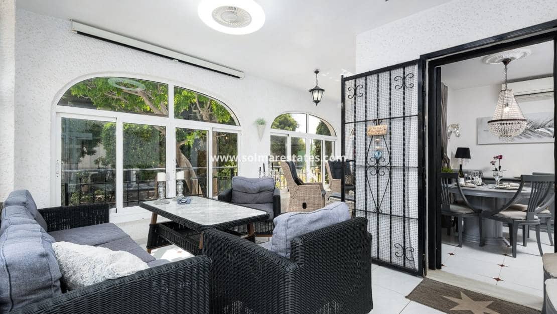 3 soveværelse Byhus til salg i Cabo Roig med swimmingpool - € 340.000 (Ref: 9971477)