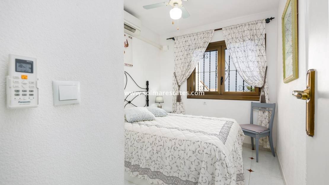 3 soveværelse Byhus til salg i Cabo Roig med swimmingpool - € 340.000 (Ref: 9971477)