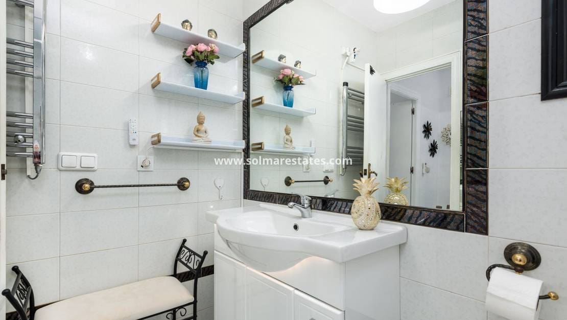 3 soveværelse Byhus til salg i Cabo Roig med swimmingpool - € 340.000 (Ref: 9971477)