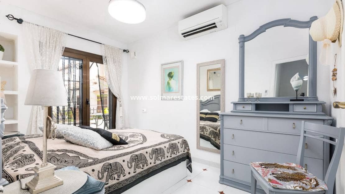 3 soveværelse Byhus til salg i Cabo Roig med swimmingpool - € 340.000 (Ref: 9971477)