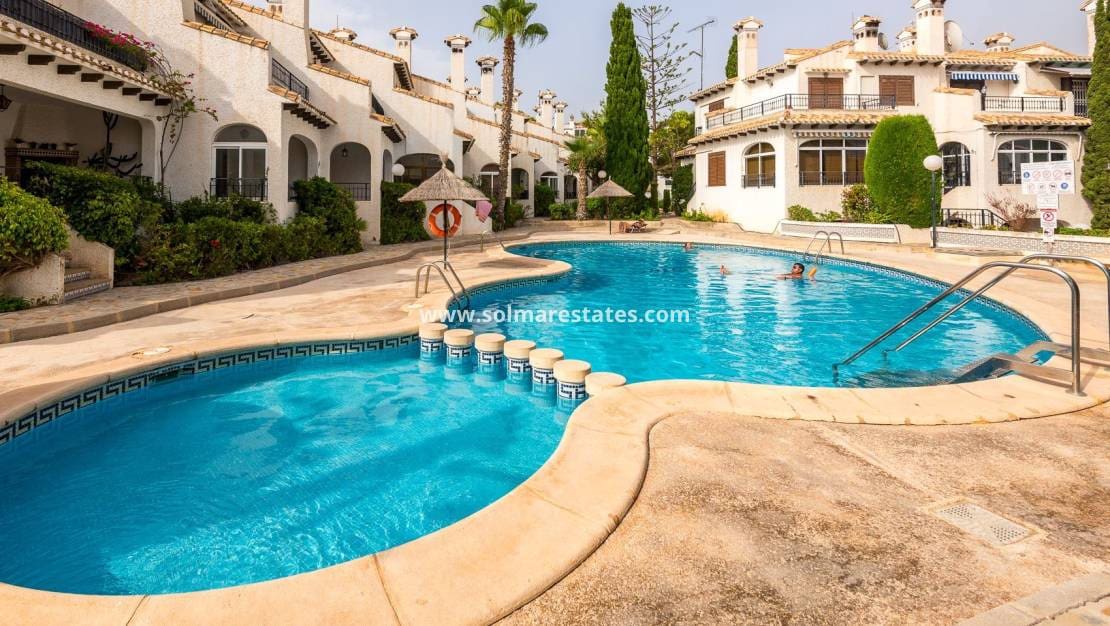 3 soveværelse Byhus til salg i Cabo Roig med swimmingpool - € 340.000 (Ref: 9971477)
