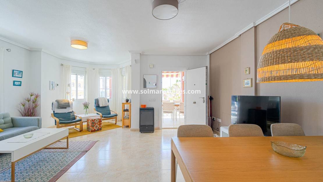 3 slaapkamer Huis te koop in Dona Pepa met zwembad - € 285.000 (Ref: 9971478)