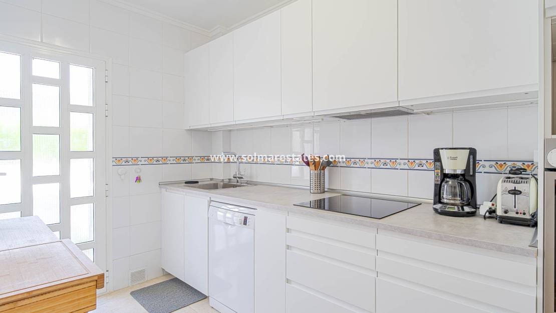 3 slaapkamer Huis te koop in Dona Pepa met zwembad - € 285.000 (Ref: 9971478)