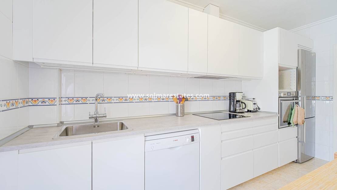 3 slaapkamer Huis te koop in Dona Pepa met zwembad - € 285.000 (Ref: 9971478)