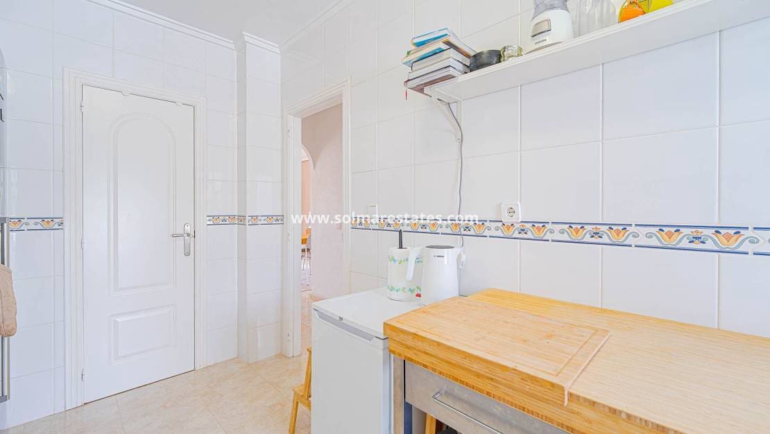 3 slaapkamer Huis te koop in Dona Pepa met zwembad - € 285.000 (Ref: 9971478)