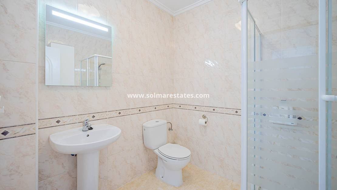 3 slaapkamer Huis te koop in Dona Pepa met zwembad - € 285.000 (Ref: 9971478)
