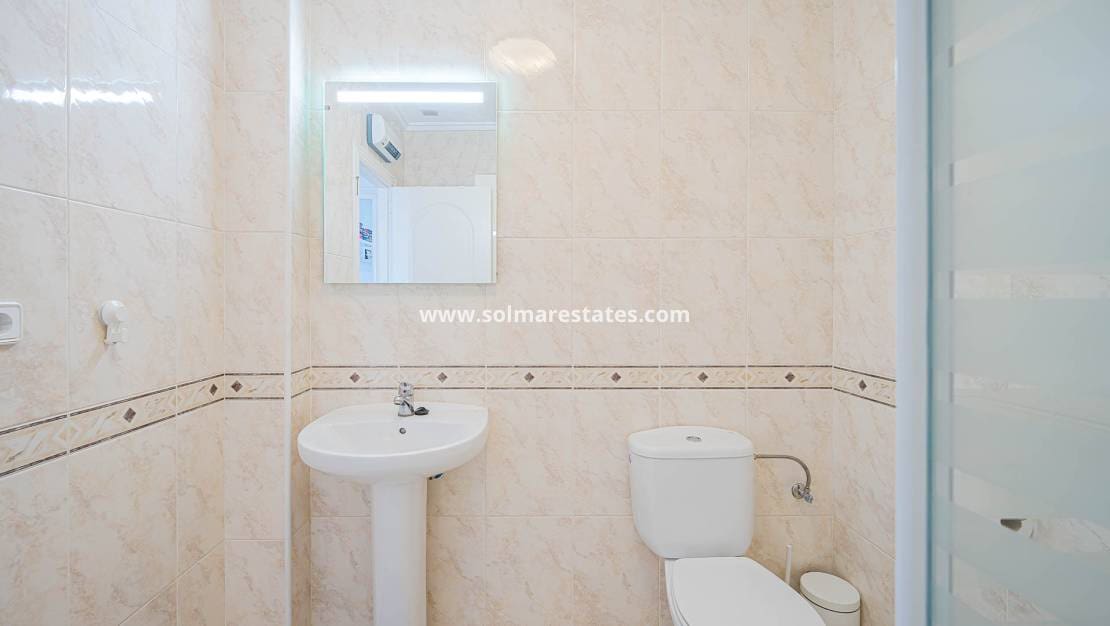 3 slaapkamer Huis te koop in Dona Pepa met zwembad - € 285.000 (Ref: 9971478)