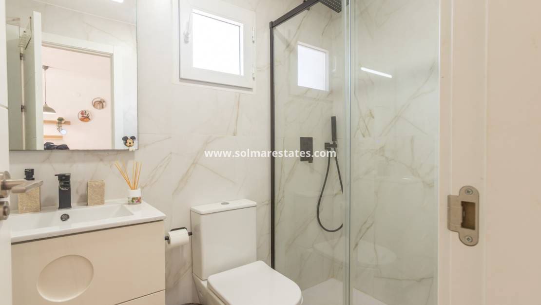 1 Zimmer Apartment zu verkaufen in Los Balcones mit Pool - 122.000 € (Ref: 9971723)