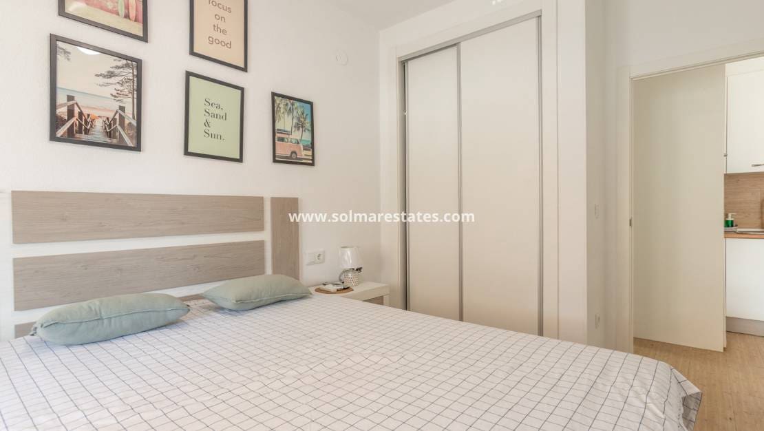1 Zimmer Apartment zu verkaufen in Los Balcones mit Pool - 122.000 € (Ref: 9971723)