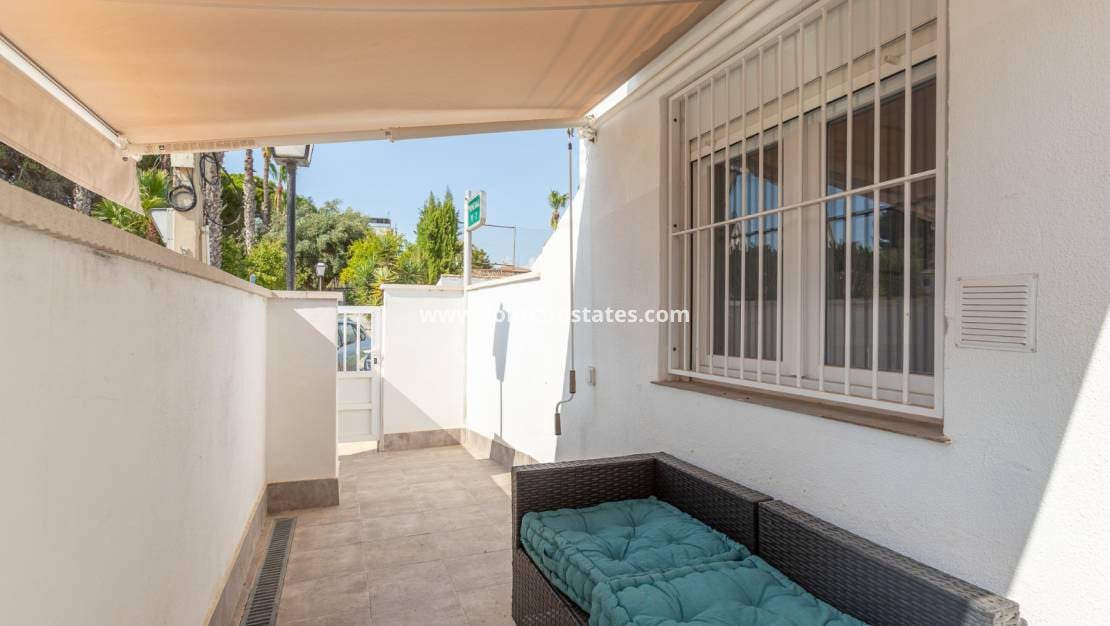 1 Zimmer Apartment zu verkaufen in Los Balcones mit Pool - 122.000 € (Ref: 9971723)