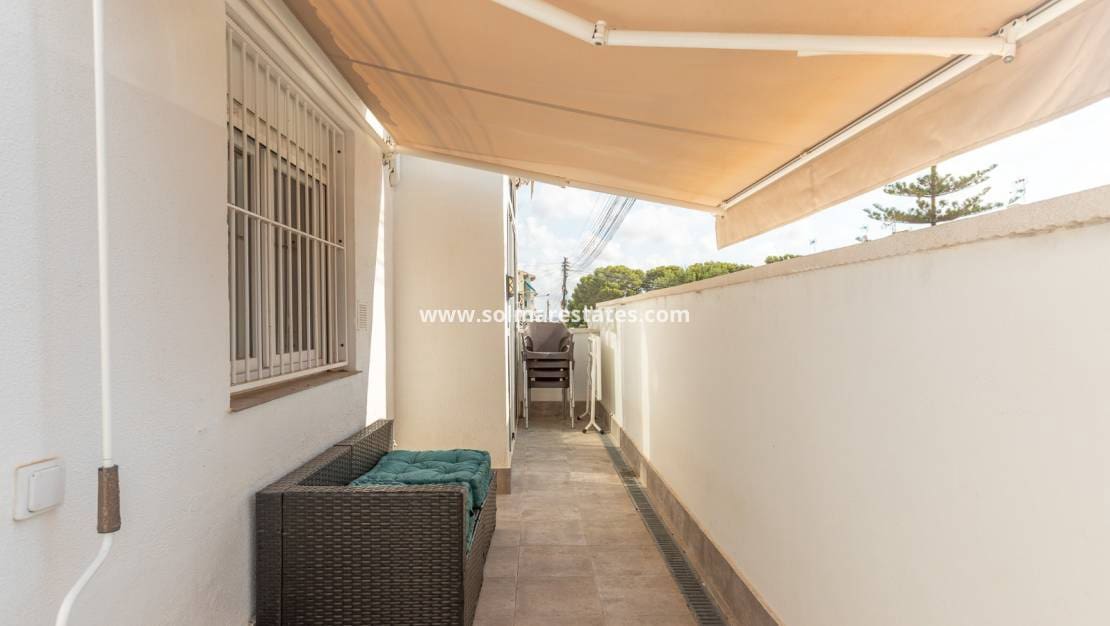 1 Zimmer Apartment zu verkaufen in Los Balcones mit Pool - 122.000 € (Ref: 9971723)