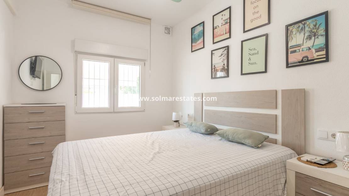 1 Zimmer Apartment zu verkaufen in Los Balcones mit Pool - 122.000 € (Ref: 9971723)
